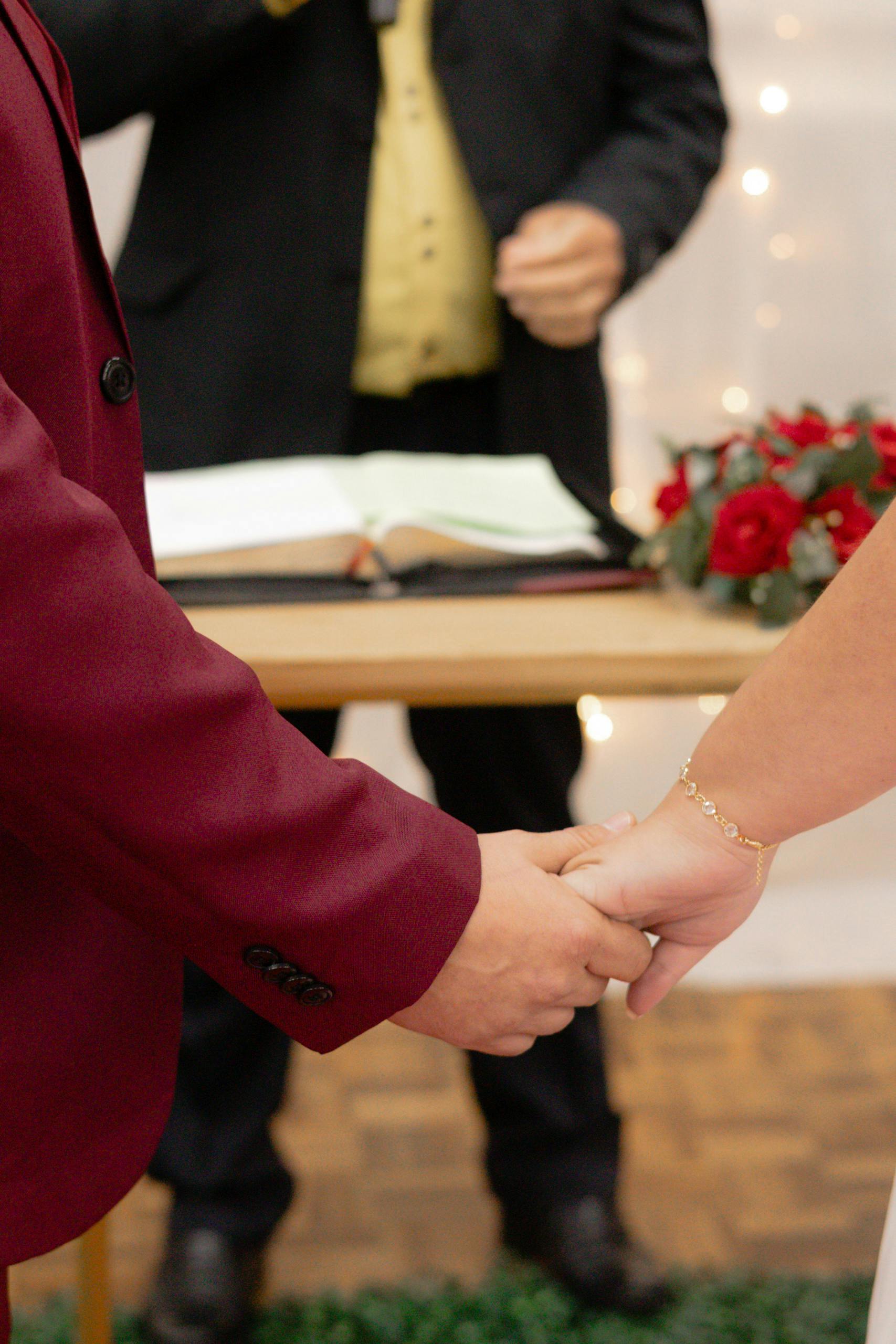 What Does an Officiant Do at a Wedding?